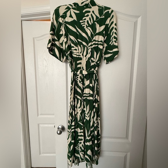 H&M Green and Cream Leaf Print Shirt - Picture 4 of 5